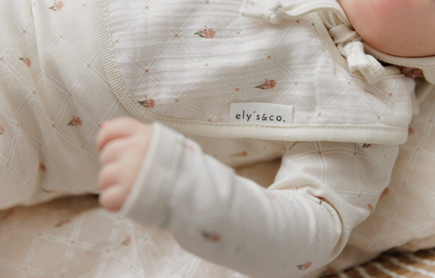 Ely's & Co Jersey Cotton Floral Grid Footie (girl)