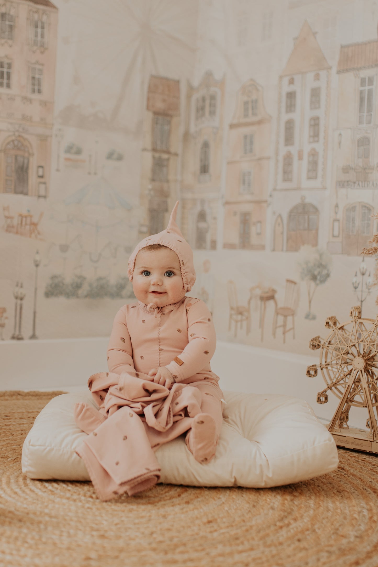 Bondoux Leaf Print Footie (girl)