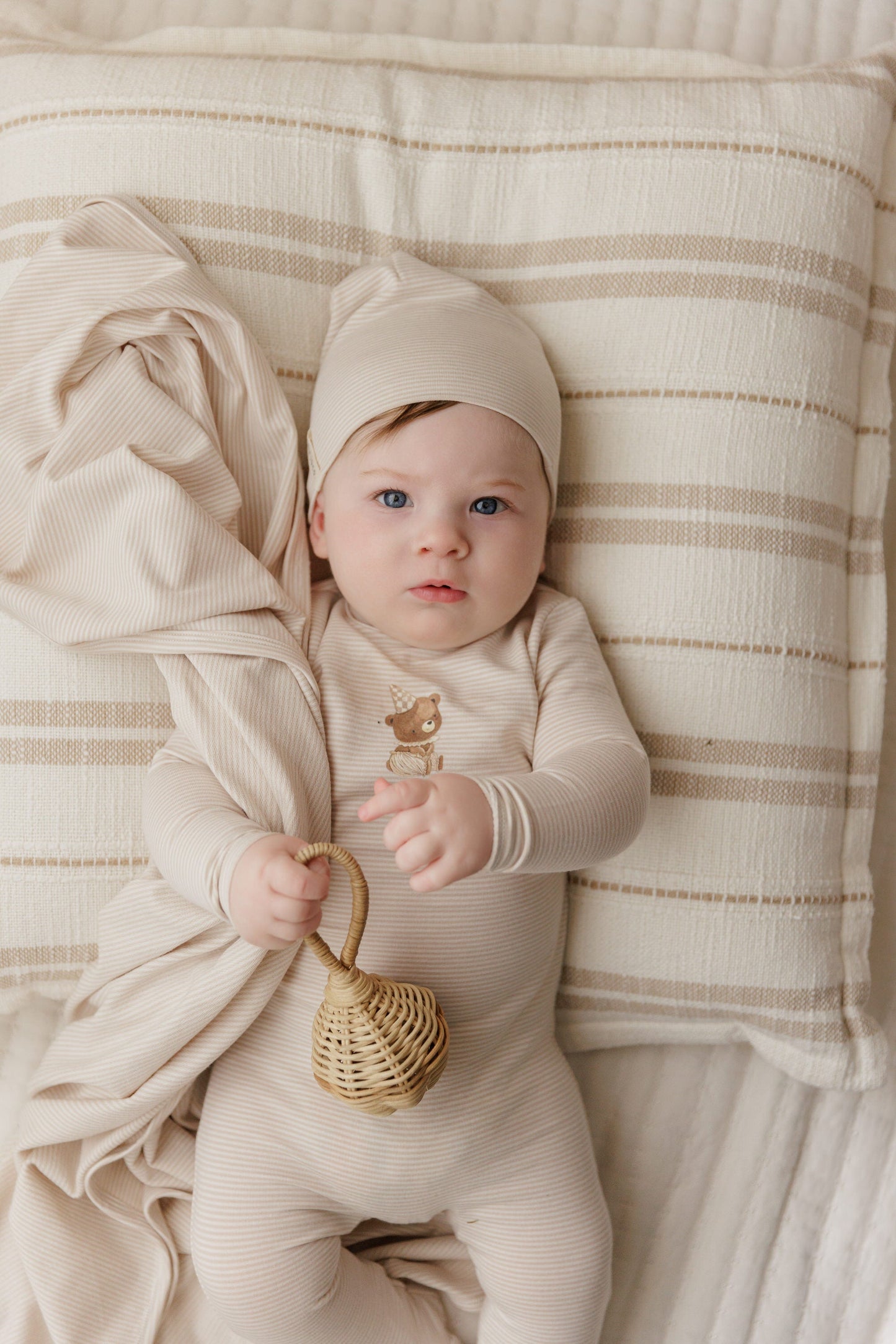 Ely's & Co Organic Bear Footie + Beanie (girl)