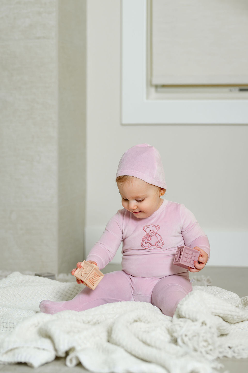 Pouf Velour Bear Footie