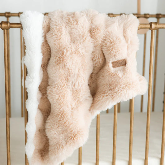 Daisy Gift Box Plush Cloud Blanket (Warm Beige/Cream)