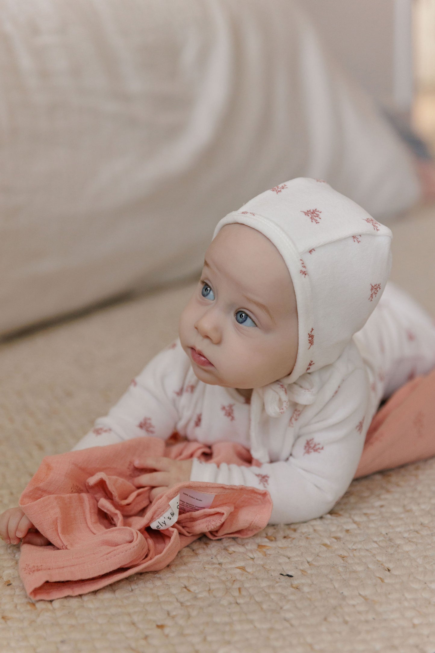 Ely's & Co Velour Leaf Muslin Swaddle (Girl)