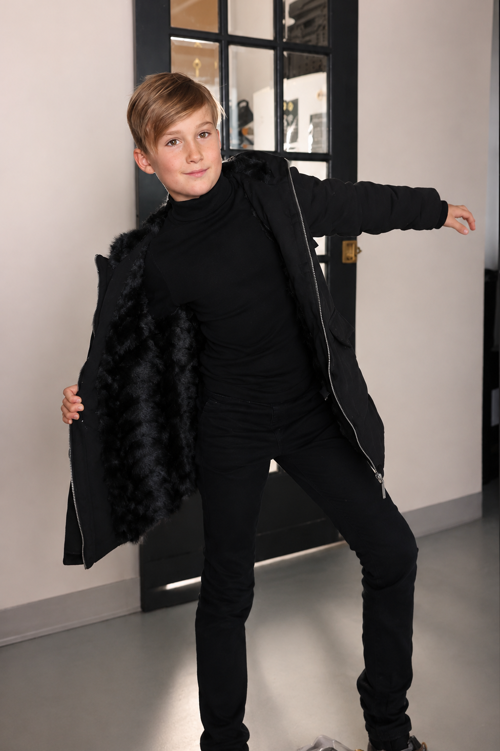 Mantel Uni Black Fur Lined Coat